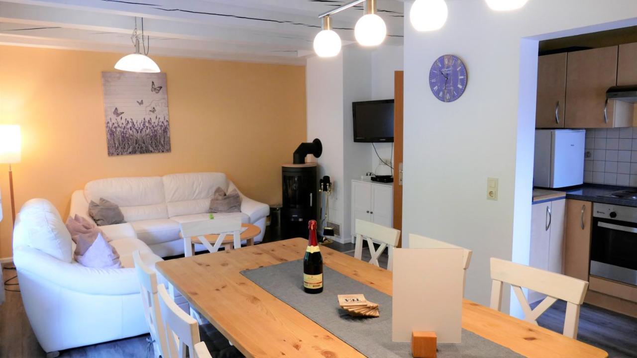 Helles Ferienhaus Im Landhausstil Fuer Bis Zu 10 Personen Frielendorf ภายนอก รูปภาพ